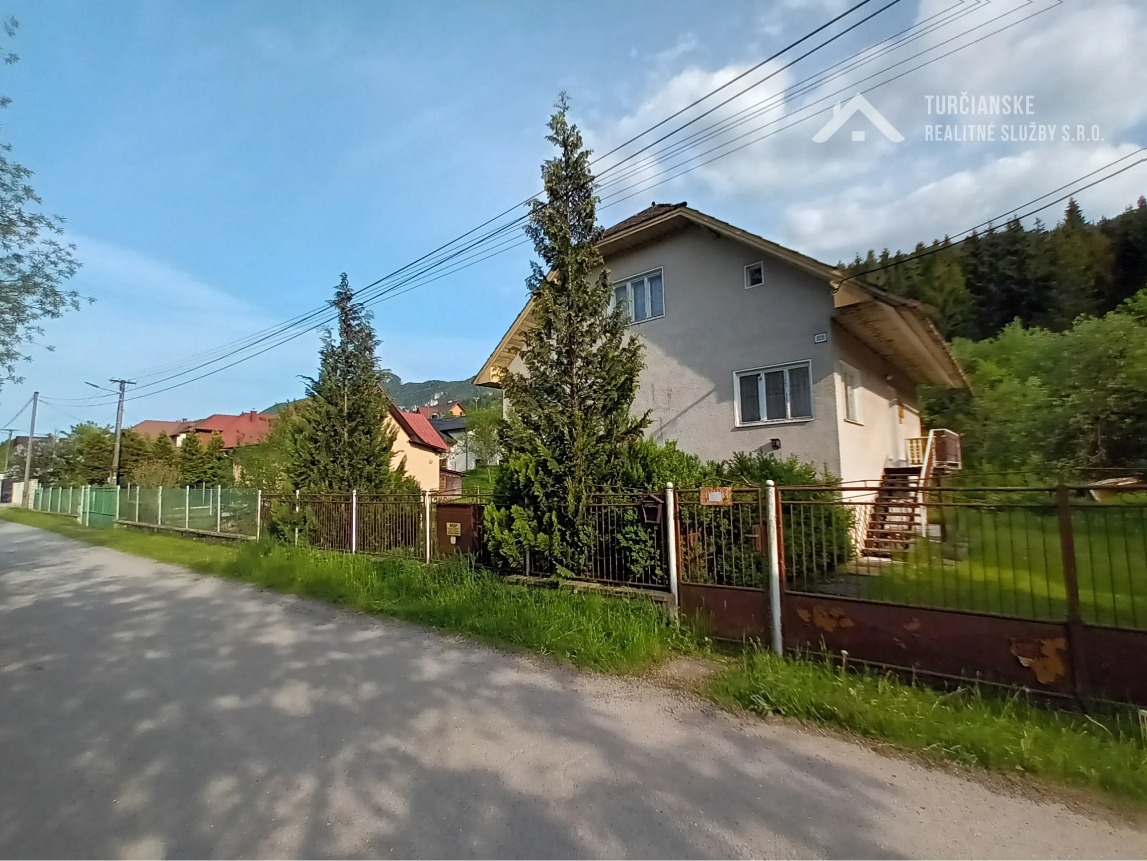 Rodinný dom s veľkým pozemkom vhodný na investíciu v Terchovej