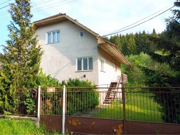 Rodinný dom s veľkým pozemkom vhodný na investíciu v Terchovej