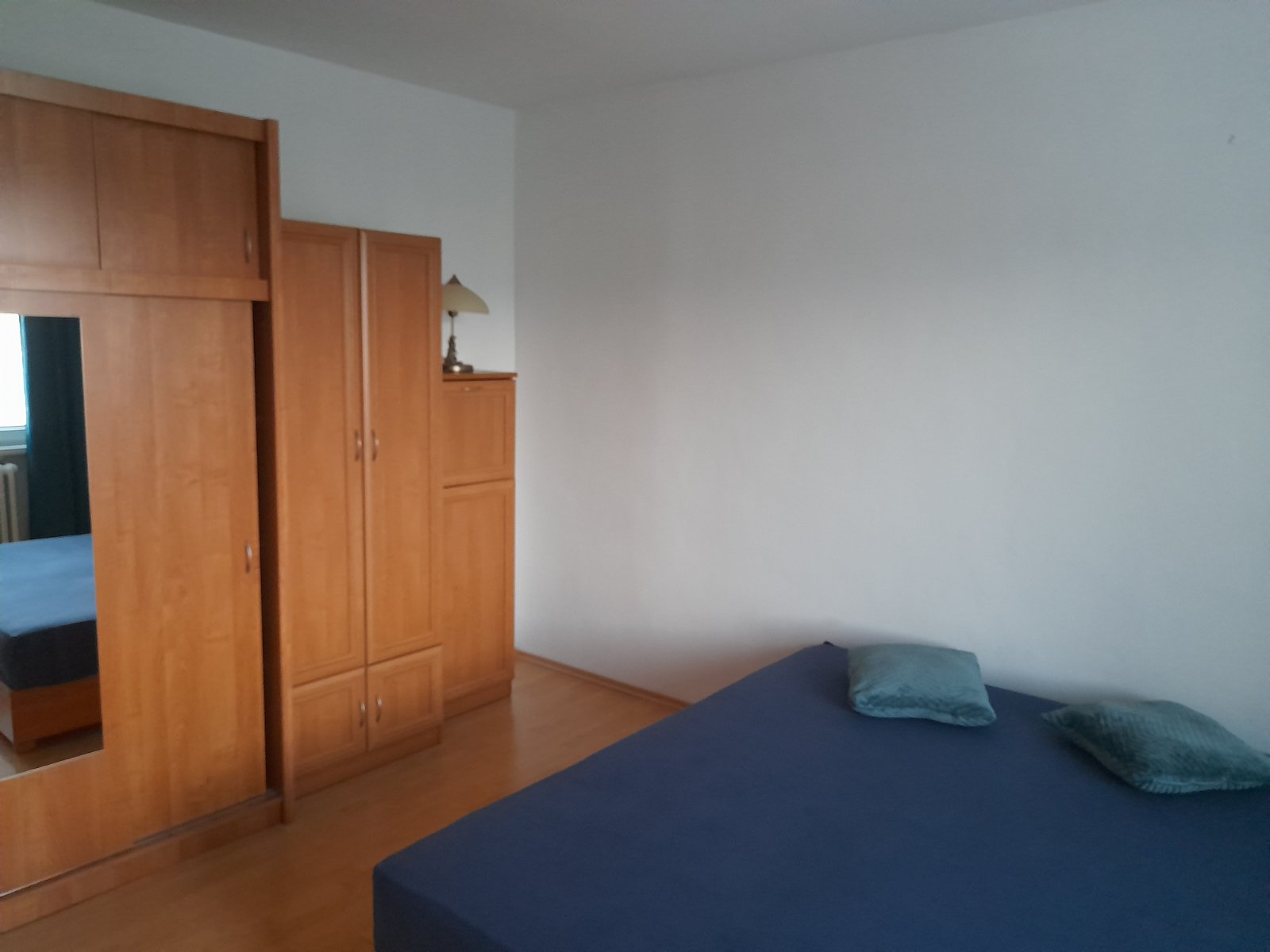 Priestranný 1-izbový byt (38,6 m²) na sídlisku Roveň v Ružomberku – Kompletne zariadený & Skvelá investícia
